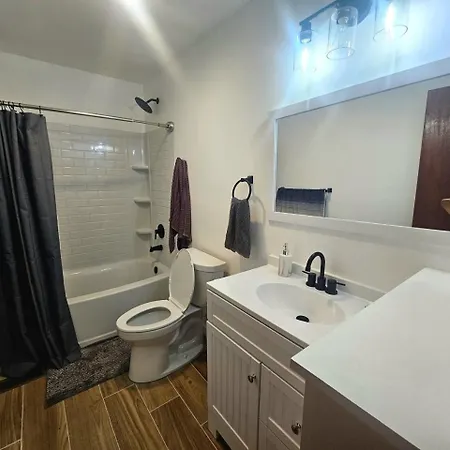 The Creek Woodland Oasis - Modern 3br Country With Rolling Yard
