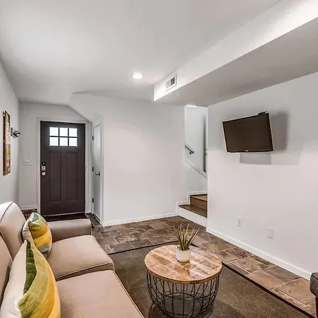 Charming Spacious - 10 Mins To Downtown Holiday home *