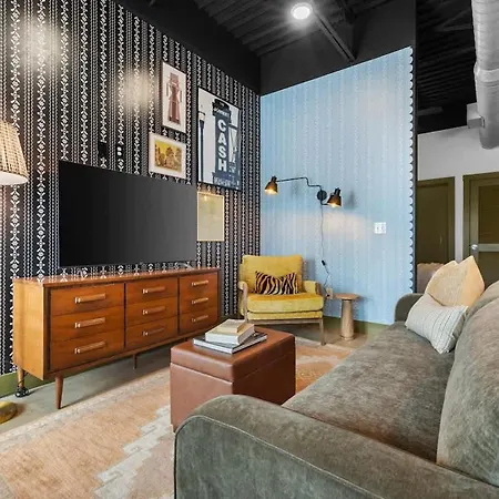 Elegant 1br Near Airport & Downtown Holiday home *