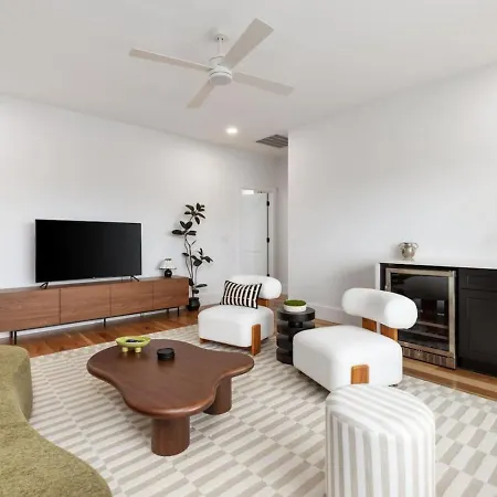 12 South With Rooftop Sauna, Wet Bar, And Two Car Garage * Nashville