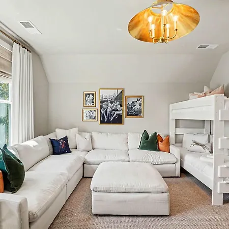 Holiday home Melody-walk To Vanderbilt University-near Broadway *