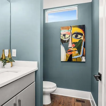 2 Units Sleeps 24 Nashville's Location Nashville