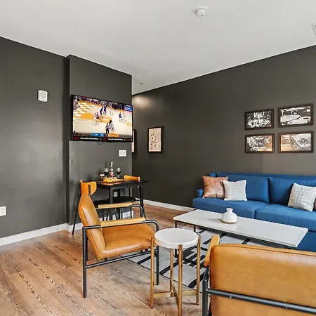 Noir - Pool & Gym - Mins To Broadway Holiday home