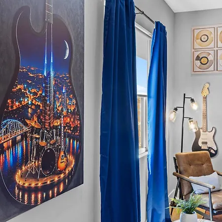 Sounds Like Fun- Hot Tub & Rooftop Views Holiday home Nashville