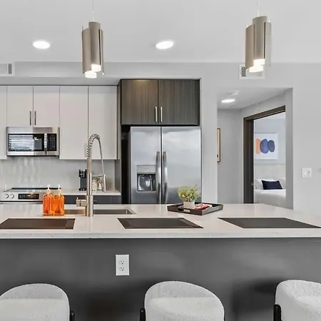 Holiday home Luxe 2br W Views Near Broadway & Music Row