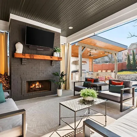 The Blue Note - Luxe Outdoor Retreat & Pool - Close To Downtown