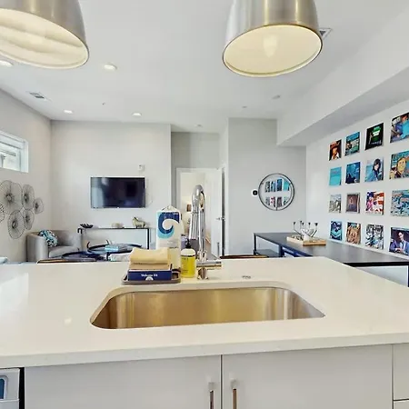 Downtown West End Retreat Near Broadway Holiday home Nashville