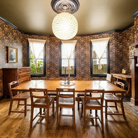 Holiday home Charming East Mins From Downtown