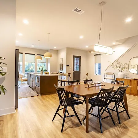 Pool, Gym & Sauna | Fully Gated & Pet-friendly * Nashville