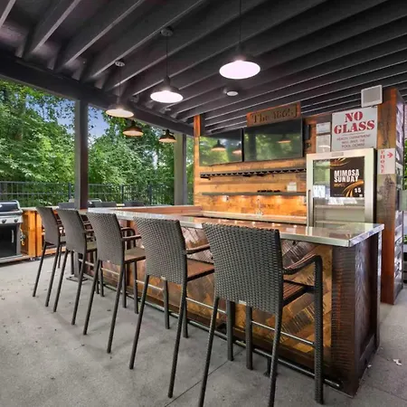 Holiday home Luxury 2br Midtown Near Broadway & Pool