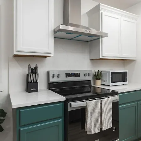 With Fenced In Yard And Firepit, Walk To Coffee And Food Holiday home Nashville