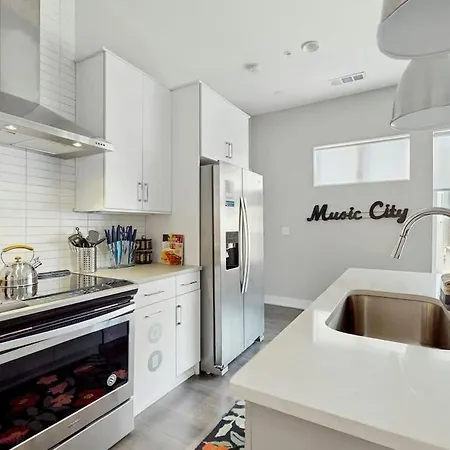 Downtown West End Retreat Near Broadway Holiday home