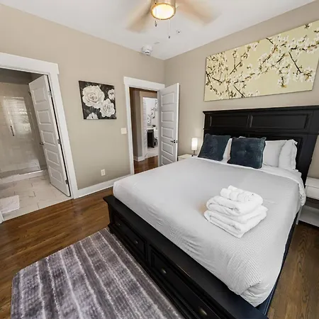 Holiday home Great Location 2 Bedroom Minutes To Downtown *