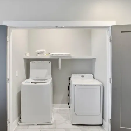 Brand New Retreat N Five Points Near Downtown Holiday home