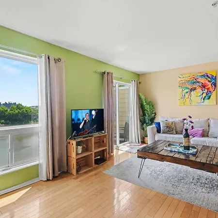 Flow - Pool - River Views - Mins To Broadway Holiday home *