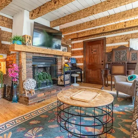 The Magic Cottage- Artsy Escape With Hot Tub & Charm *