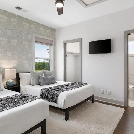 Holiday home House With Rooftop Patio, Next To A Park, 3 Miles To Downtown Nashville