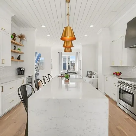 Rodeo - Rooftop Patio - Minutes To Broadway Holiday home Nashville