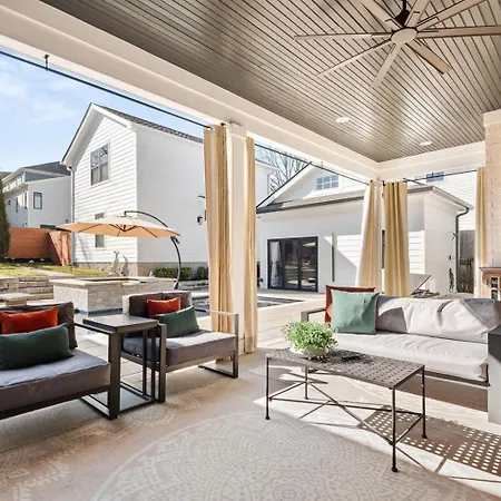 The Blue Note - Luxe Outdoor Retreat & Pool - Close To Downtown Holiday home