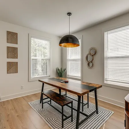 4 Mi To Broadway: Chic Townhome W/ Office! Holiday home *