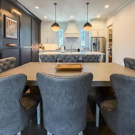 Holiday home Amazing Group Townhouse 7 Min To Broadway