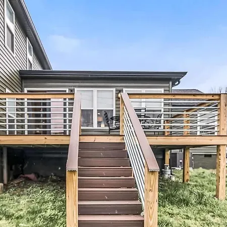 Holiday home Charming Spacious - 10 Mins To Downtown