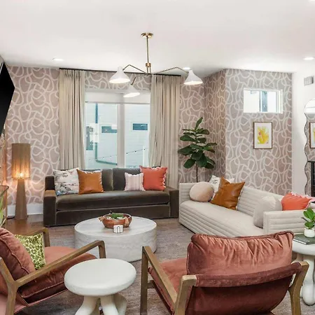 2 Units Sleeps 24 Nashville's Location
