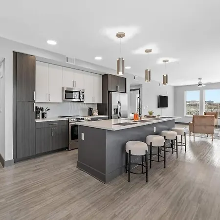 Luxe 2br W Views Near Broadway & Music Row Holiday home Nashville