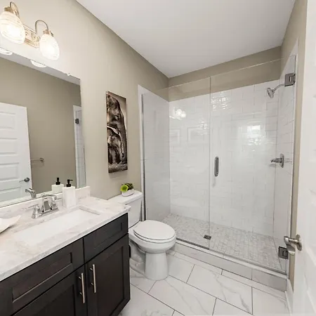 Great Location 2 Bedroom Minutes To Downtown Holiday home *