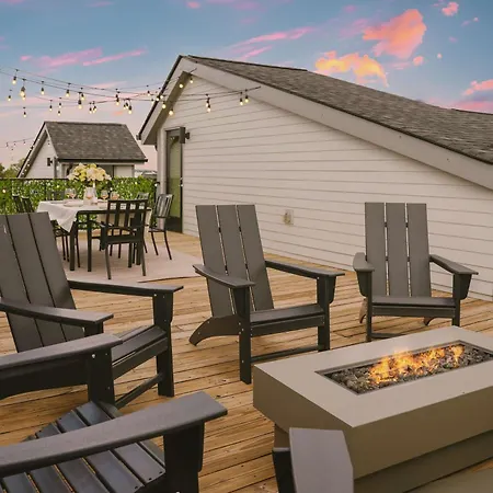 The Velvet Spur - Rooftop Retreat Near Germantown * Nashville