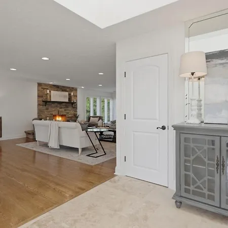 Unwind By The Fireplace In North Holiday home *