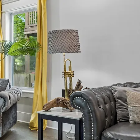 In Style Spacious Nash Near Broadway Holiday home