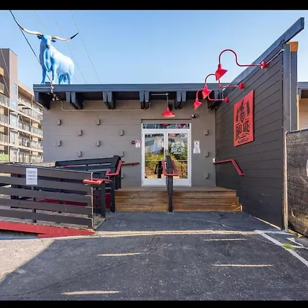 Old School Cool 3br Minutes To Downtown Holiday home