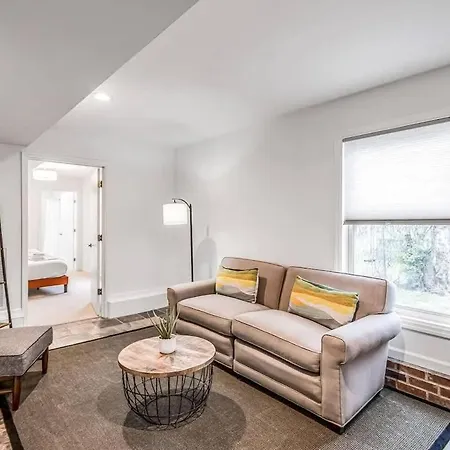 Charming Spacious - 10 Mins To Downtown