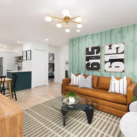 Holiday home With Fenced In Yard And Firepit, Walk To Coffee And Food