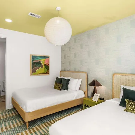 2 Units Sleeps 24 Nashville's Location Nashville