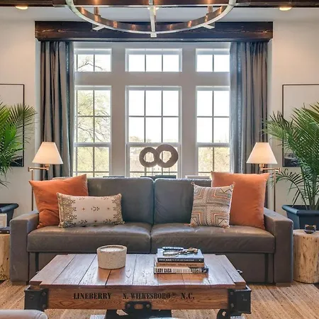 Holiday home The Presley - Rooftop Hot Tub & Fire Pit With Views Nashville
