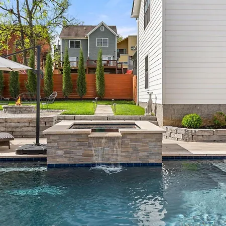 The Blue Note - Luxe Outdoor Retreat & Pool - Close To Downtown Holiday home *