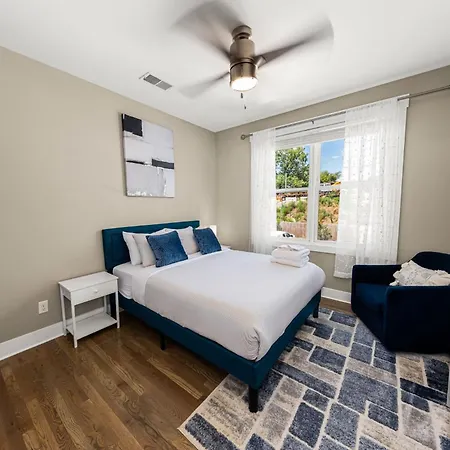 Great Location 2 Bedroom Minutes To Downtown *