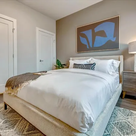 3 Townhomes Hot Tub & Rooftop Decks Holiday home *