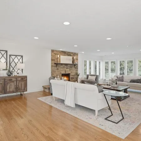 Unwind By The Fireplace In North Holiday home Nashville