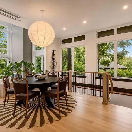 The Songwriter's Mansion Rooftop & Skyline Views Holiday home