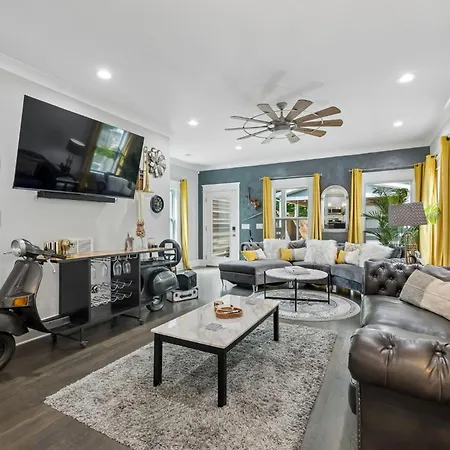 In Style Spacious Nash Near Broadway Holiday home Nashville