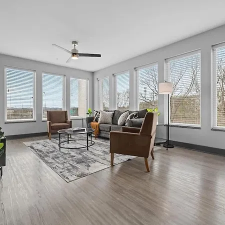 Holiday home Luxe 2br W Views Near Broadway & Music Row