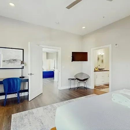 Downtown West End Retreat Near Broadway *