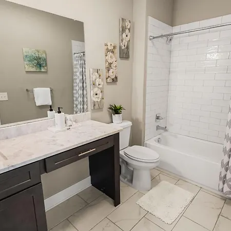 Great Location 2 Bedroom Minutes To Downtown *