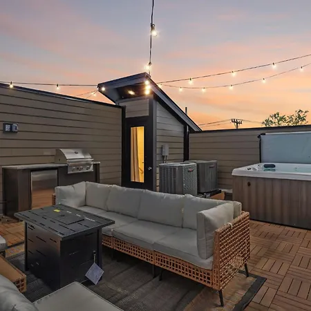 Sleek Trio Townhomes 9br 3 Hot Tubs Holiday home *