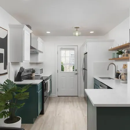 With Fenced In Yard And Firepit, Walk To Coffee And Food * Nashville