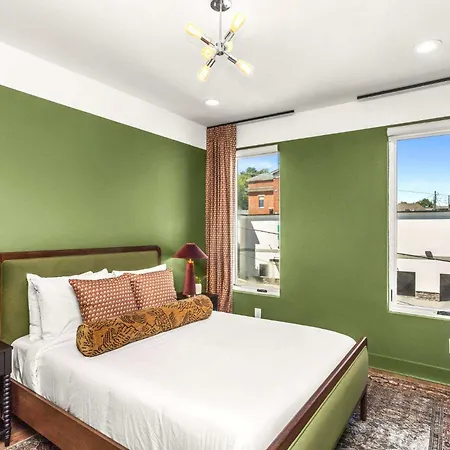 2 Units Sleeps 24 Nashville's Location Holiday home