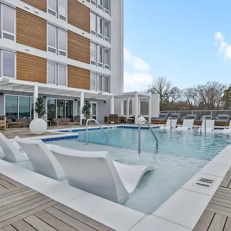 Holiday home Luxe 2br W Views Near Broadway & Music Row *